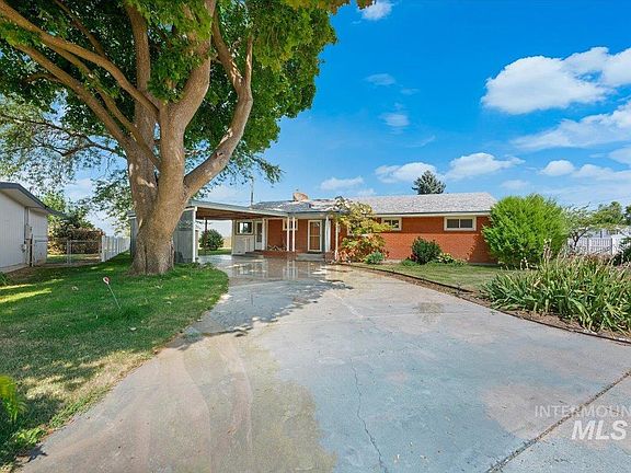 3rd image of 2221 Terrace Dr