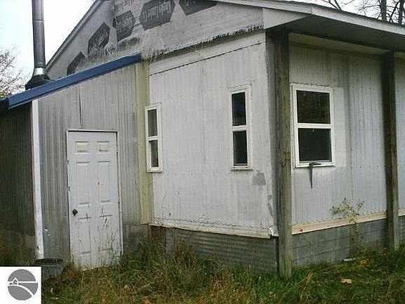 5th image of 9843 Buck Ln