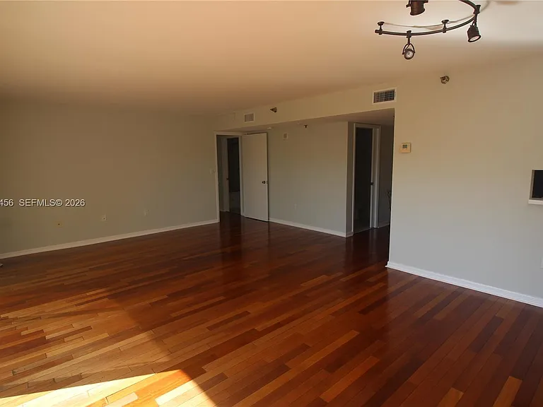 441 Valencia Ave #202 — Photo 3