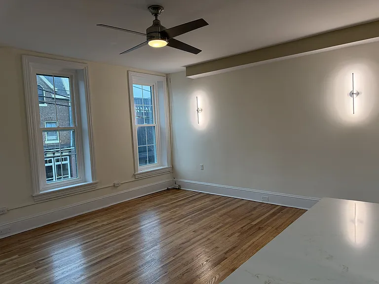 107 S Orange St #2W — Photo 2