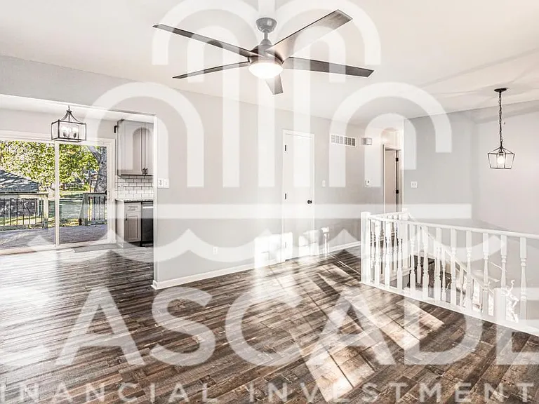 300 SE Circleview Dr — Photo 4