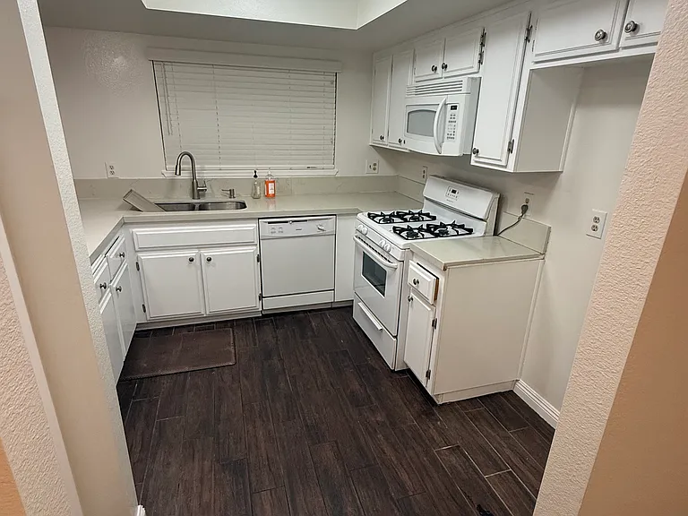 4201 W 5th St #105 — Photo 16