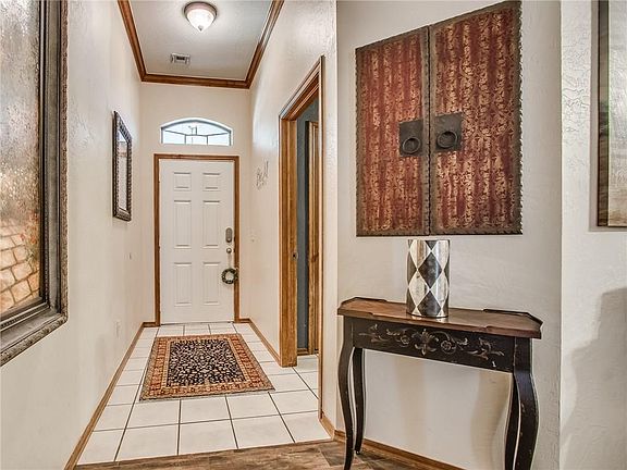 3rd image of 916 Black Jack Ln