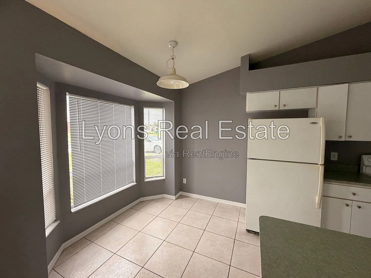 3 bed, 2.0 bath, 1139 sqft, $1,600 — Photo 3