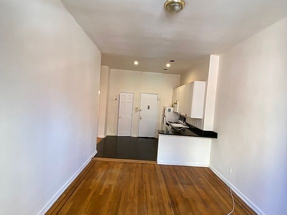4th image of 240 W 72nd St #3AE