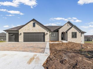 141 Donald Neil Ct, Columbia, MO 65203