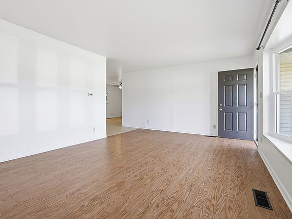 5th image of 931 Walton Dr