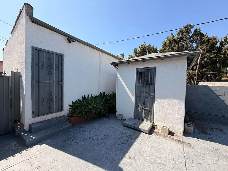 586 E Fairview Blvd — Photo 17