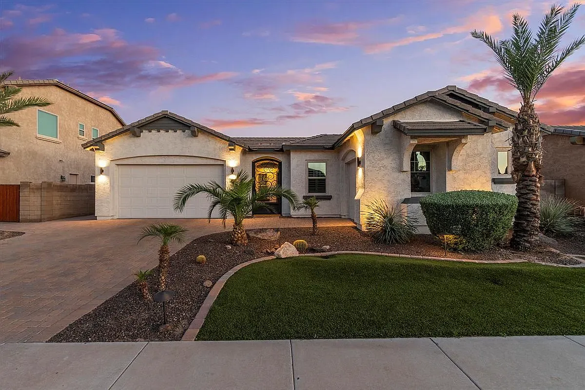 3 bed, 2549 sqft, $4,295 — Photo 4