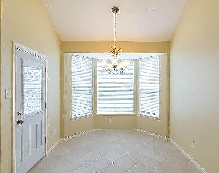 2027 Mabry Mill Rd — Photo 3