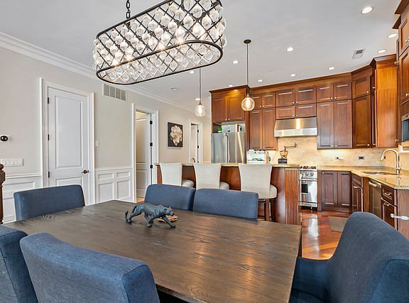 5th image of 630 W Wellington Ave APT 4E