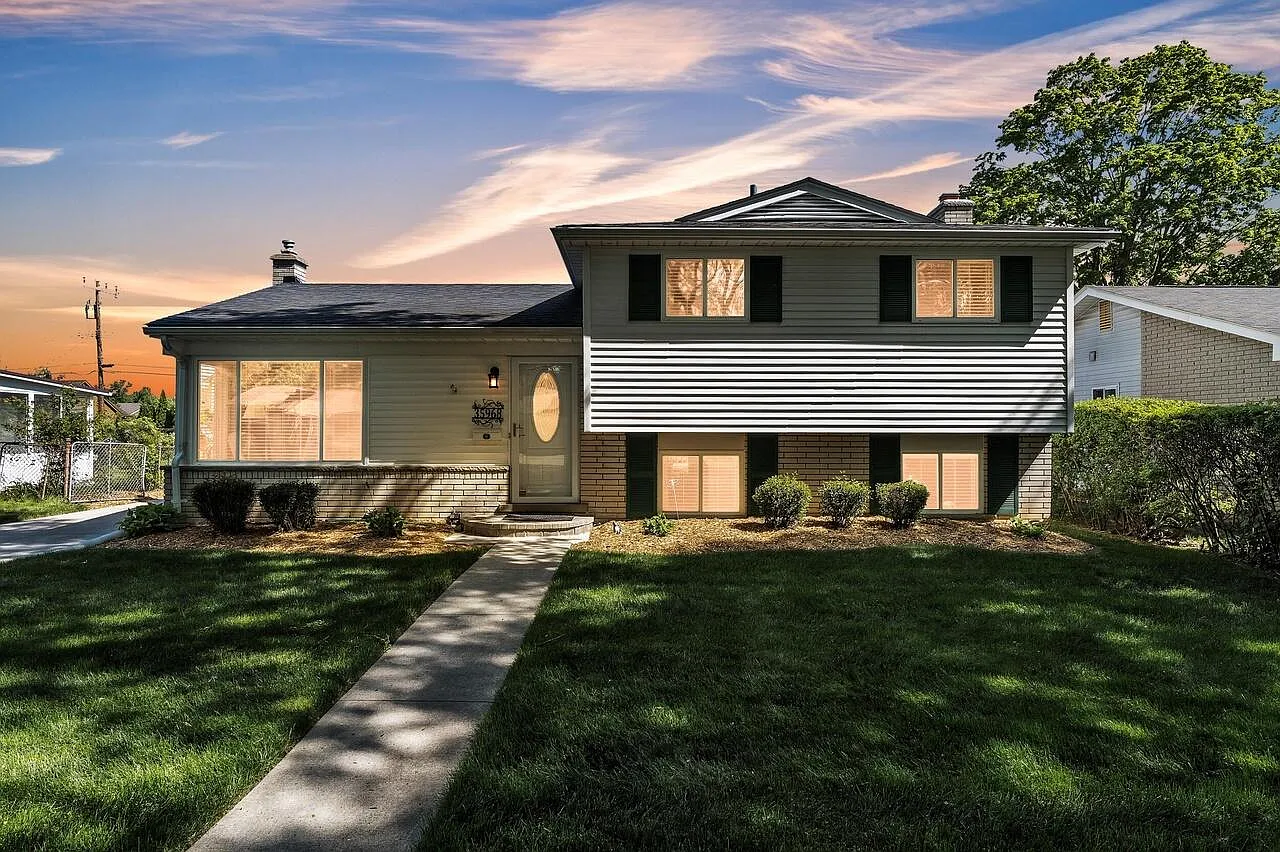 3 bed, 1.5 bath, 1528 sqft, $1,750 — Photo 1