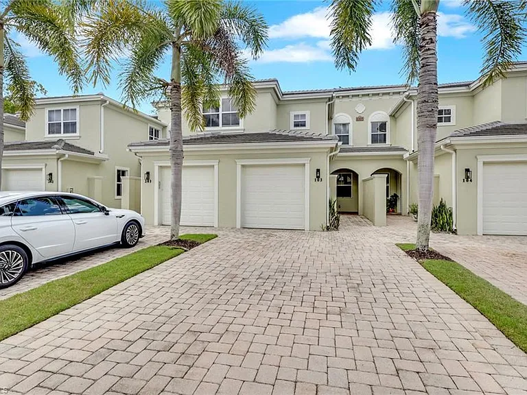 1335 Mariposa Cir #4103 — Photo 1