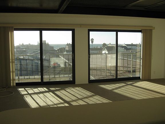 5th image of 617 Manhattan Ave #C