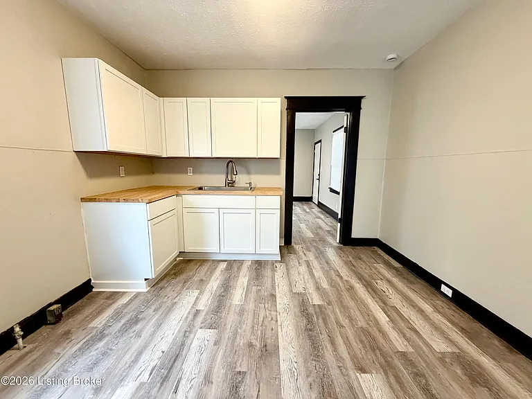 1545 Catalpa St — Photo 4