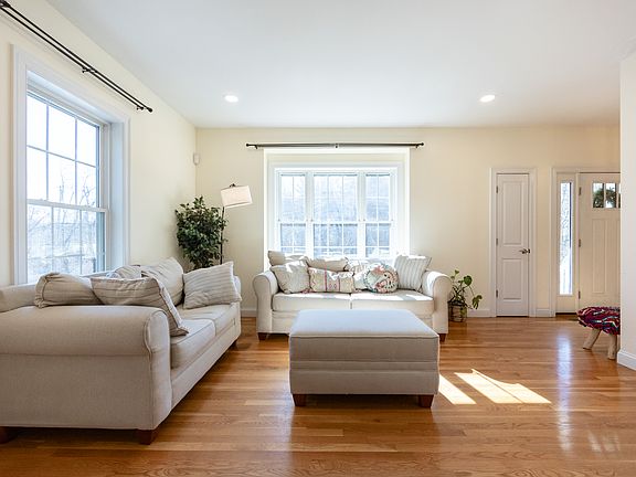 3rd image of 153 Water St