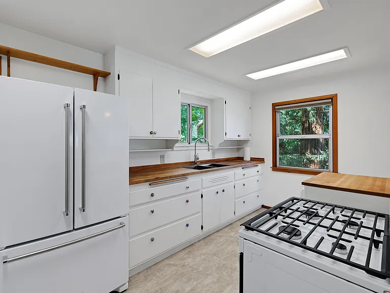 New stove and fairly new refridgerator
