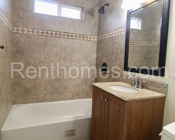 2345 Comstock St — Photo 13