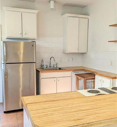5th image of 1138 Arabella St