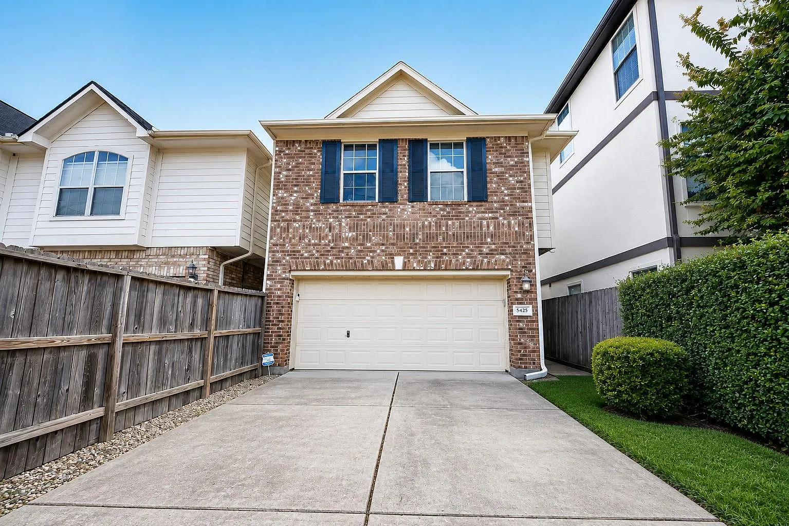 3 bed, 2.5 bath, 2621 sqft, $3,595 — Photo 1