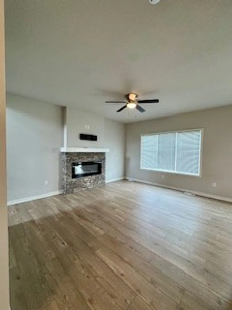 Charming 3 Bedroom Home in Urbandale — Photo 2