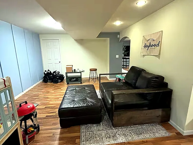 579 Windett Ln — Photo 13