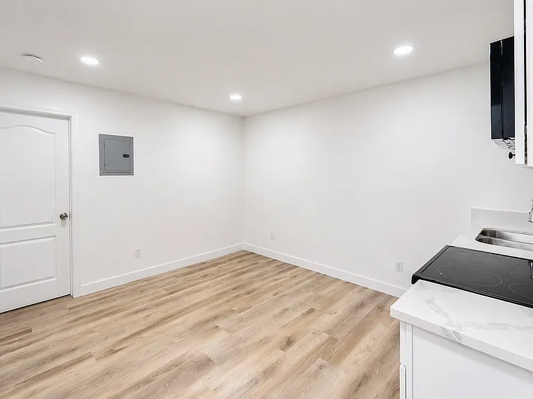 1135 E Alexander Ave — Photo 2