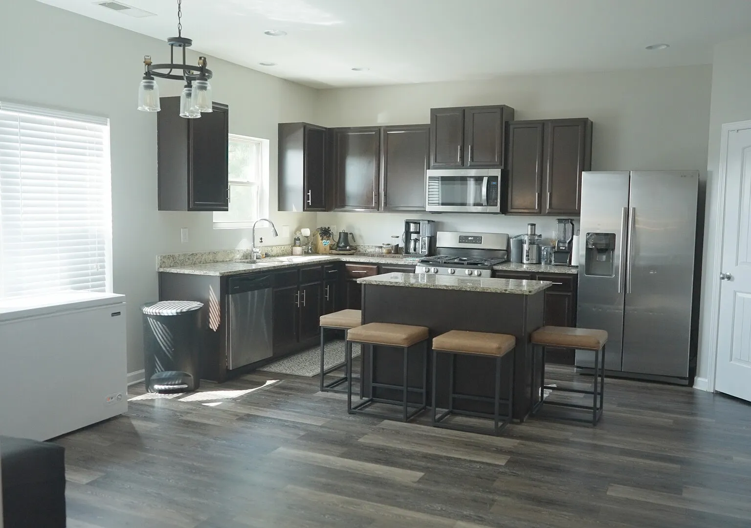 Spacious Haven Near Airport & Downtown — Photo 2