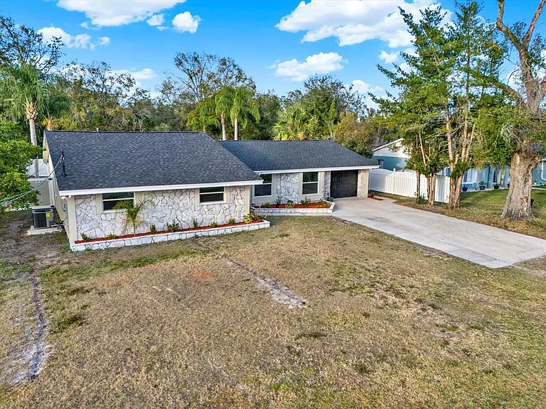 18803 Tracer Dr — Photo 2