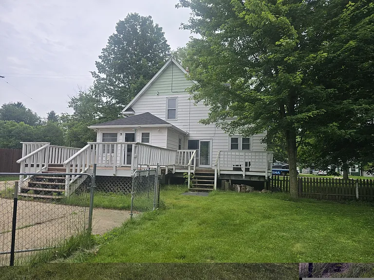 31 Eldredge St — Photo 3
