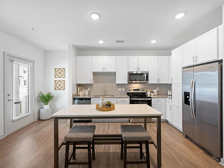 Novo Gateway Apartments and Townhomes — Photo 69