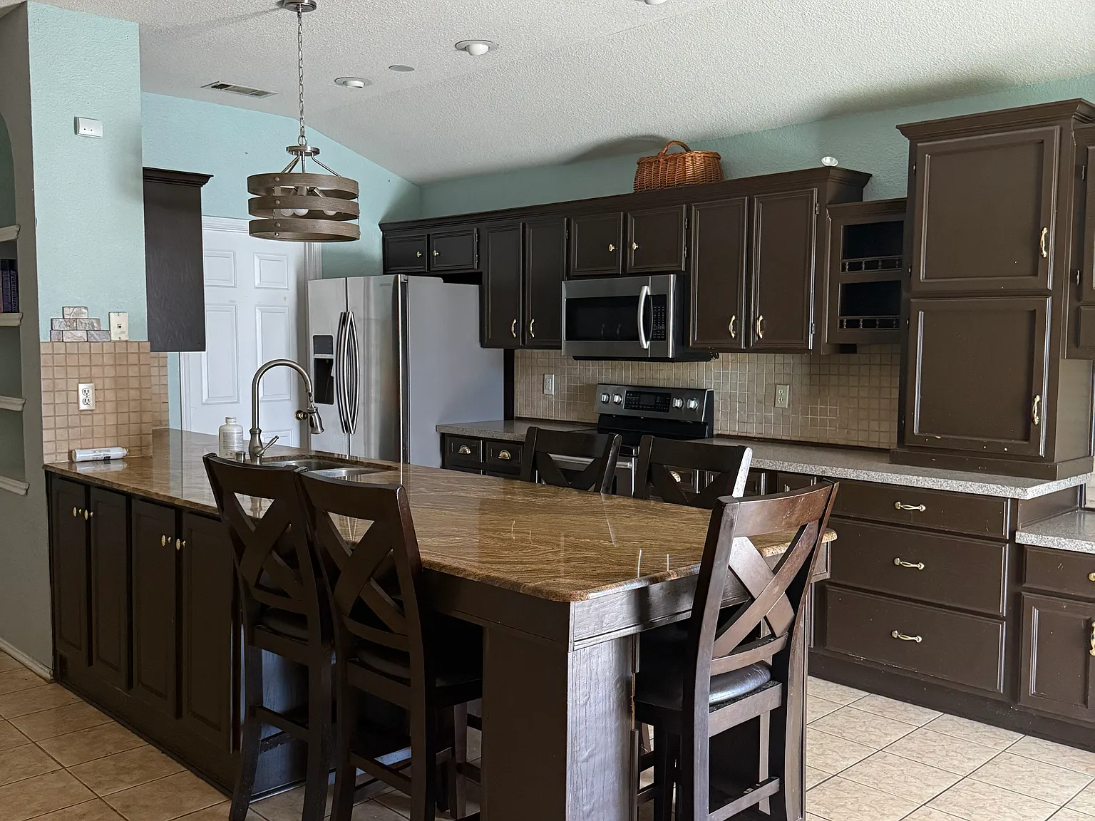 4 bed, 1795 sqft, $1,595 — Photo 2