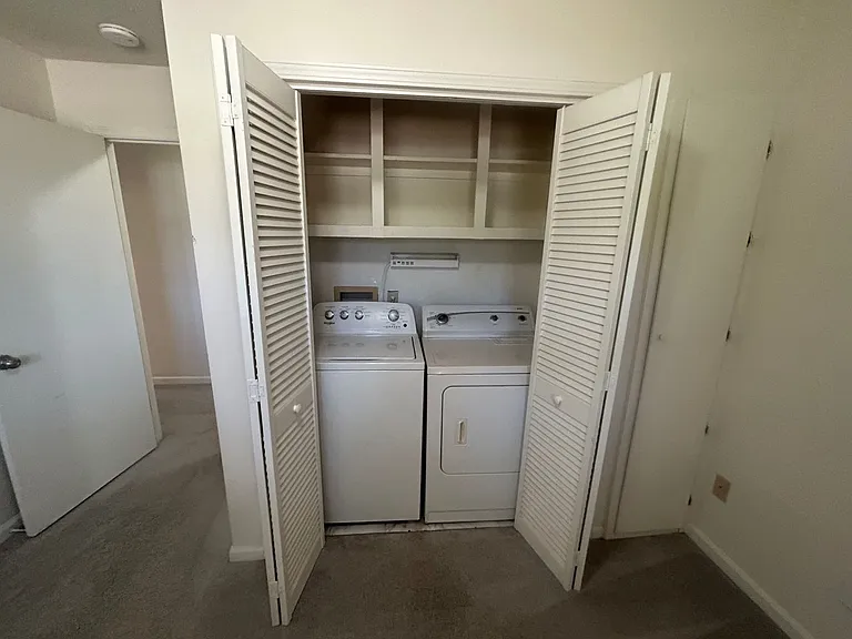 1015 Walters Ln — Photo 13