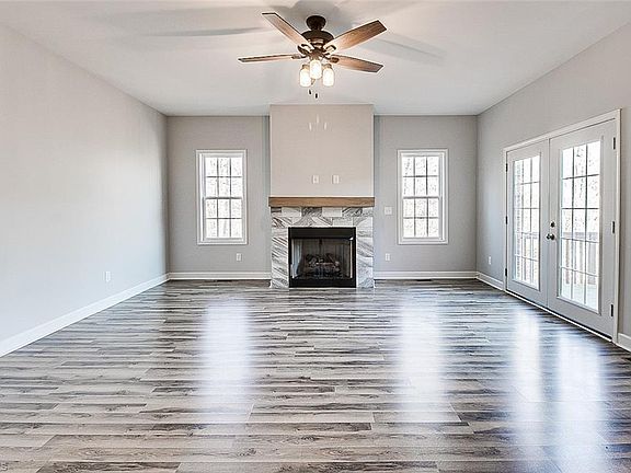 4th image of 1017 Chamberlin Dr