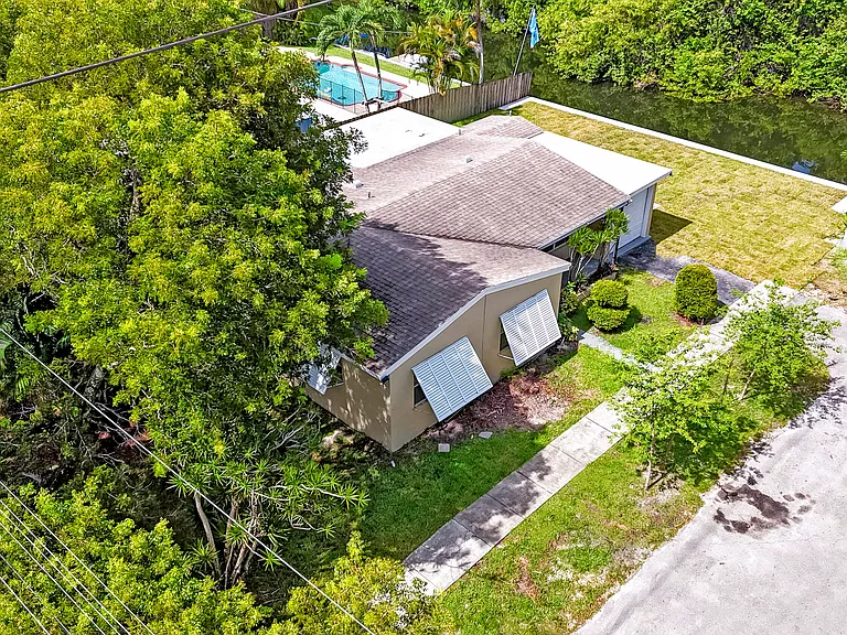 3002 Arthur St — Photo 1