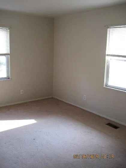 2809 Maplewood Dr — Photo 4