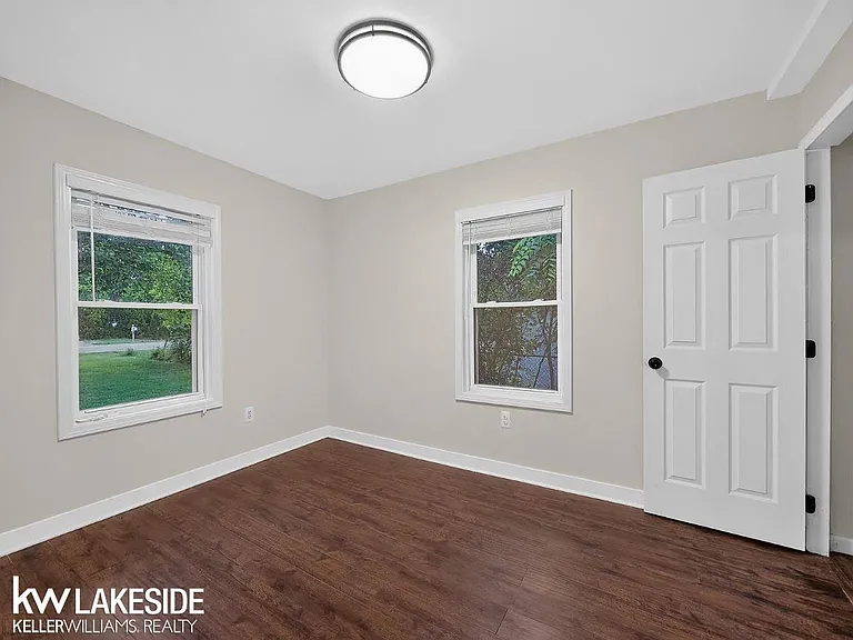 388 E South Blvd — Photo 9