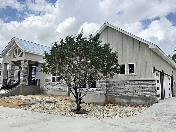 3rd image of 612 Cross Oak