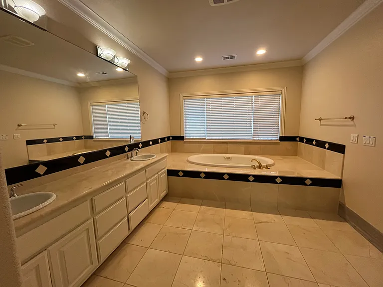 14438 Emerald Hills Ct — Photo 12