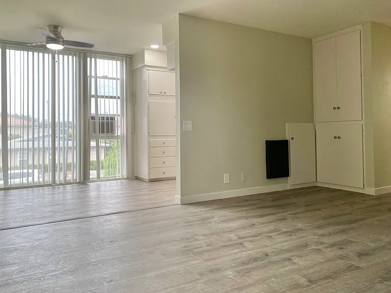 4002 Howard Ave #8 — Photo 3