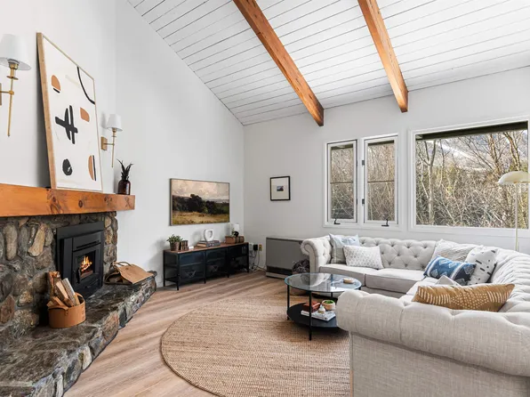 100 Bridges Resort Circle #100, Warren, VT 05674