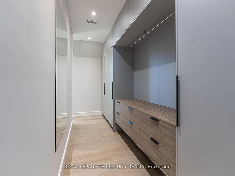 741 Woburn Ave — Photo 22