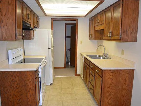 5th image of 411 Eagle Crest Dr #6