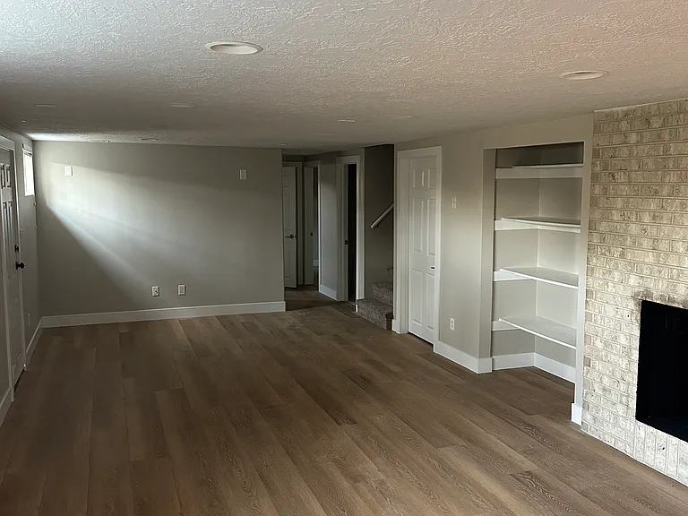 396 N 700 E — Photo 2