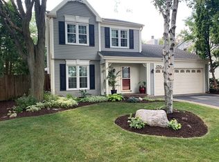 170 Rosewood Dr, Roselle, IL 60172