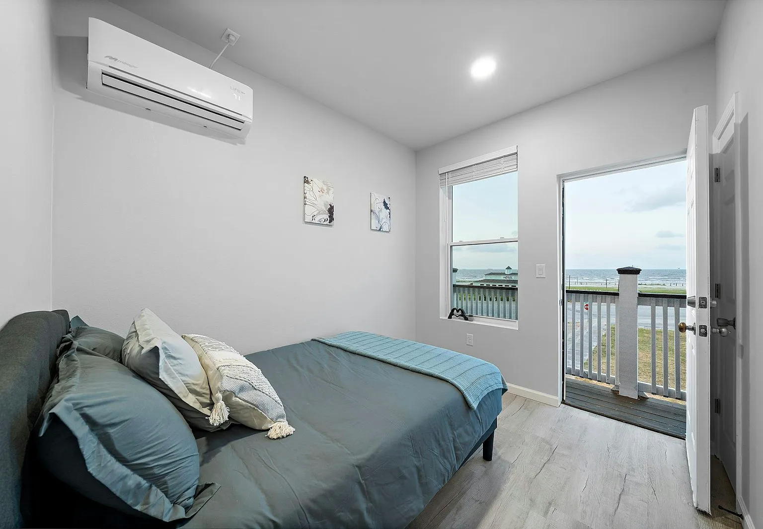 801 Avenue K, Unit F — Photo 2