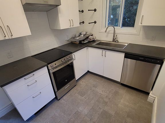3rd image of 77 Pearl St S #2