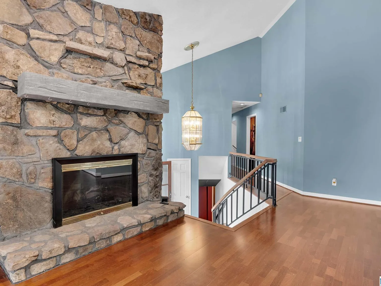 5 bed, 2.0 bath, 3432 sqft, $3,200 — Photo 3