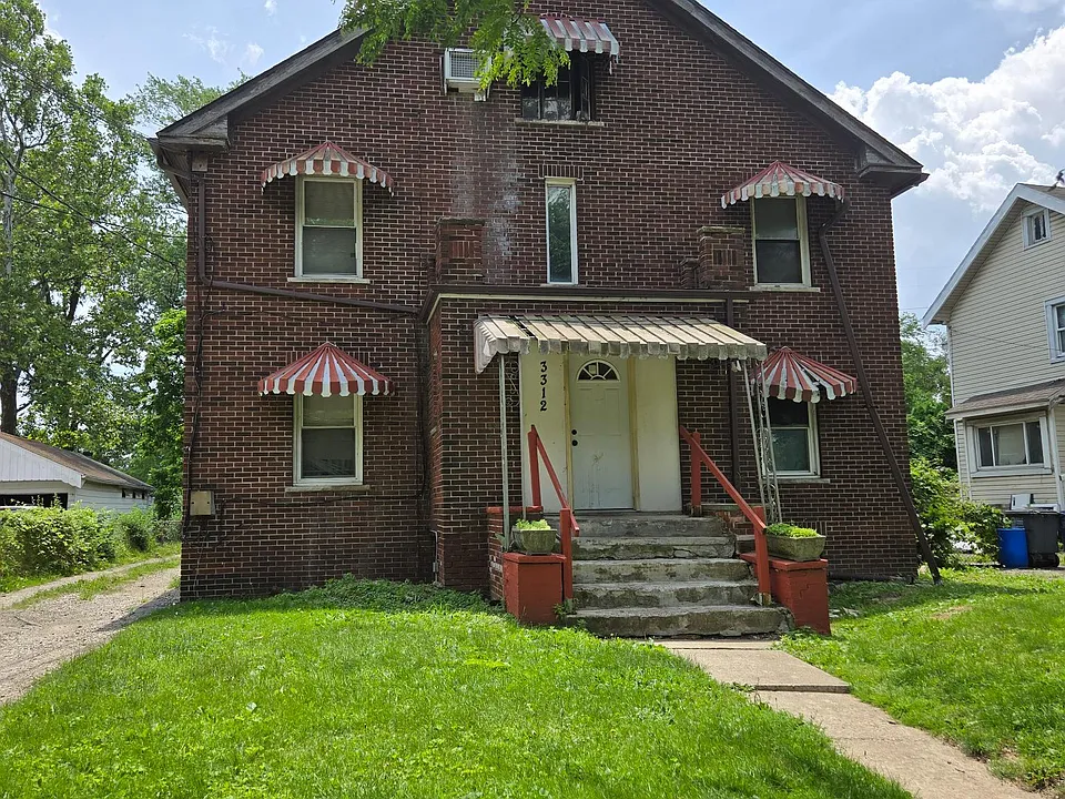 3312 E Manhattan Blvd #3