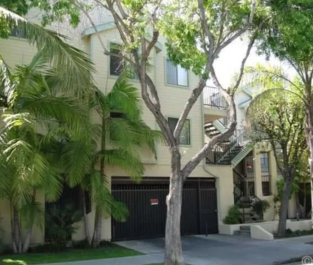 2475 Cedar Ave #C — Photo 1